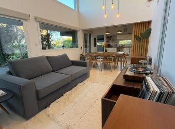Casa · 160m² · 6 Ambientes · 2 Cocheras · Venta Casa Puerto Roldan