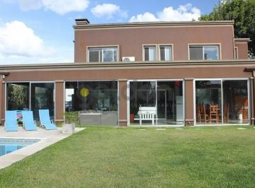 Casa · 218m² · 4 Ambientes · 1 Cochera · Excelente Propiedad con Piscina en Altos de Hudson Ll