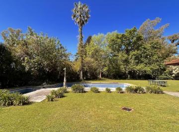 Casa · 286m² · 3 Dormitorios · Casa con Amplio Parque a La Venta con Piscina en El Carmencito