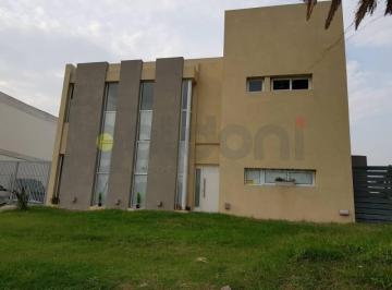 Casa · 150m² · 3 Dormitorios · Casa Minimalista Sobre Lote Externo de Nuevo Quilmes