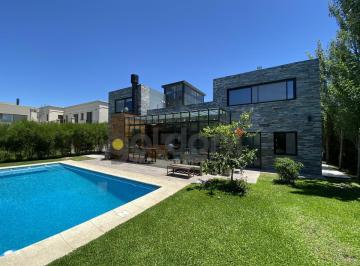 Casa · 290m² · 4 Ambientes · Casa - Nuevo Quilmes