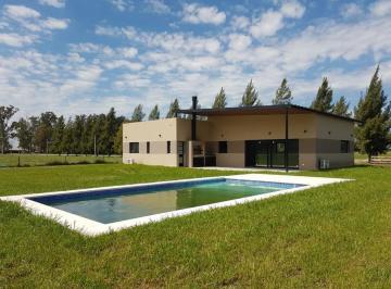 Casa · 180m² · 5 Ambientes · Venta de Casa en Campos de Roca II