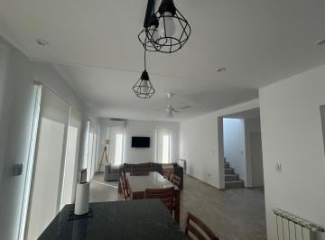 Casa · 3 Dormitorios · Propiedad con Piscina Para Alquiler Temporal
