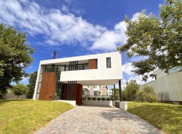 Casa · 219m² · 5 Ambientes · 2 Cocheras · Casa en Fincas de Hudson