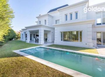 Casa · 300m² · 6 Ambientes · 2 Cocheras · Casa 3 Dorm. con Piscina