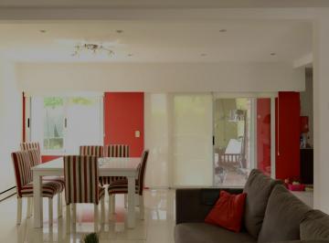Casa · 200m² · 4 Ambientes · 4 Cocheras · Casa en Fincas de Iraola II