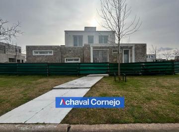 Casa · 233m² · 5 Ambientes · 4 Cocheras · Venta| Casa con 3 Dorm., Escritorio y Dependencia - Fin de Obra Fines 2026