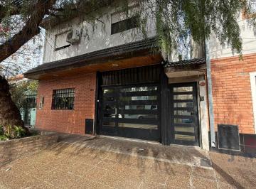 Casa · 228m² · 5 Ambientes · 1 Cochera · Casa en Villa Lynch