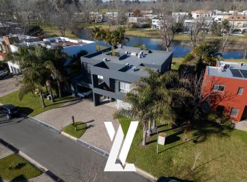 Casa · 350m² · 5 Ambientes · 4 Cocheras · Casa 5 Amb en Venta Al Lago en Fincas de Hudson