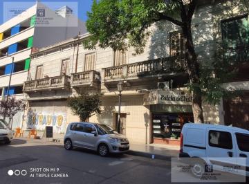Casa · 834m² · 10 Ambientes · Casa con Locales / Lote