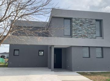 Casa · 227m² · 5 Ambientes · Casa en Venta en San Matias, Escobar, G. B. a. Zona Norte