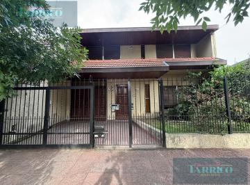 Casa · 150m² · 4 Ambientes · 1 Cochera · Venta Hermosa Casa en Lomas de Zamora