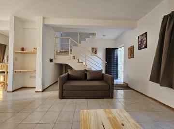 Casa · 85m² · 4 Ambientes · 2 Cocheras · Duplex - Escritura - Gran Patio