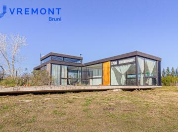 Terreno · 80m² · 2 Ambientes · 2 Cocheras · Venta de Casa Desarrollada en Lote Propio Sobre Calle Isla Malvinas, Villars