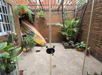 Departamento · 70m² · 2 Dormitorios · Vivienda en Planta Baja con 2 Dorm, Patio y Estudio Sobre Av!