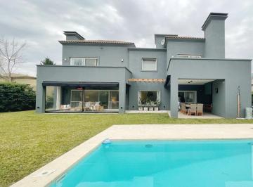 Casa · 310m² · 5 Ambientes · 2 Cocheras · Casa en Venta en Estancias del Pilar