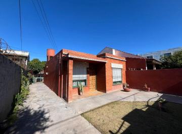 Casa · 84m² · 3 Ambientes · 1 Cochera · Casa 3 Ambientes con Parque. villa Tesei Credito