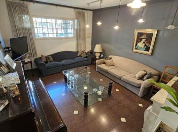 Casa · 207m² · 5 Ambientes · 1 Cochera · Casa en Venta 5 Ambientes con Terraza Coghlan