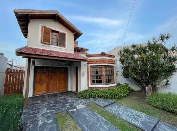 Casa de 4 ambientes, Lomas de Zamora · Casa con 3 Dorm. en Venta - Llavallol