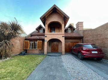 Casa de 5 ambientes, Esteban Echeverría · Casa en Venta en Monte Grande