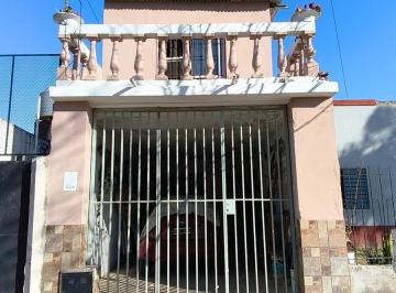 Casa · 79m² · 4 Ambientes · 1 Cochera · Casa en Calle Gral Paz