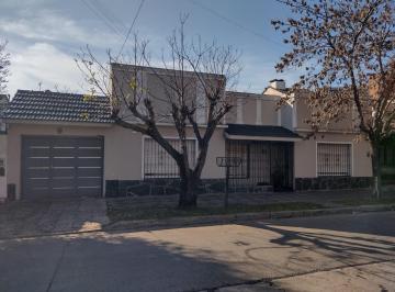 Casa · 200m² · 5 Ambientes · 3 Cocheras · Casa en Venta - Monte Grande