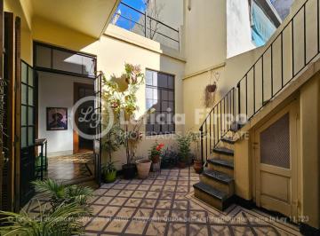 PH · 141m² · 4 Ambientes · Hermoso P. H. con Patio y Terraza, Reciclado, Luminoso, Sin Expensas!
