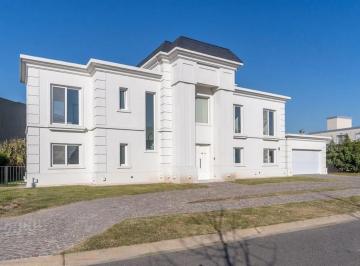 Casa · 300m² · 6 Ambientes · 2 Cocheras · Casa 6 Ambientes en Barrio Privado Nuevo Quilmes