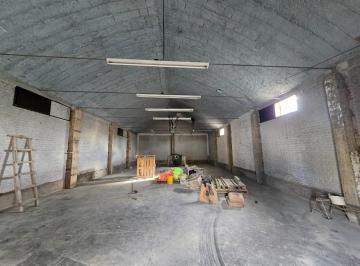 Bodega-Galpón · 201m² · 2 Ambientes · 1 Cochera · Galpón Centrico en Alquiler 200 m² Cubiertos