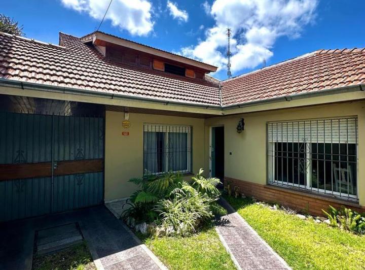 Casa · 180m² · 5 Ambientes · 1 Cochera