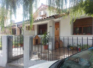 Casa · 50m² · 4 Ambientes · 1 Cochera · Venta de Casa con Local Comercial