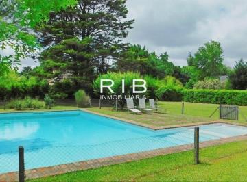 Casa de 4 ambientes, Pilar · Linda Propiedad Sobre 2020 m²