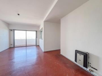 Departamento · 70m² · 4 Ambientes · Depto 4 Amb. Al Frente con Balcón (Con Espacio de Cochera). Barrio San José.