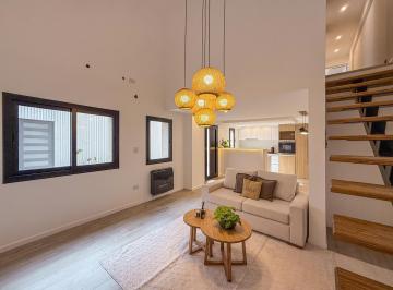 Casa · 111m² · 5 Ambientes · Casa de Pasillo con 3 Dorm. Amoblada Frente Al Parque Independencia