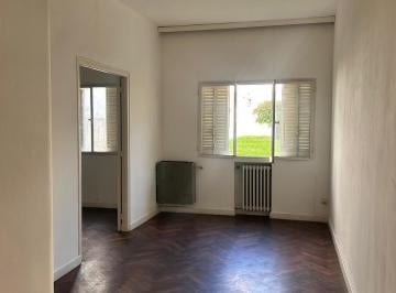 Departamento · 89m² · 5 Ambientes · Amplio y Luminoso Depto 2 Drom C/ Patio Propio