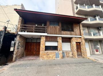 PH de 6 ambientes, Avellaneda · Casa Multifamiliar Dividida en 4 Unidades en Wilde Centro