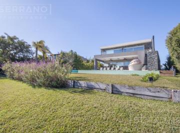 Casa · 525m² · 6 Ambientes · 4 Cocheras · Casa en Venta en Albanueva, 4 Dorm, Garaje Cerrado, Pileta, Muelle y Amarra.