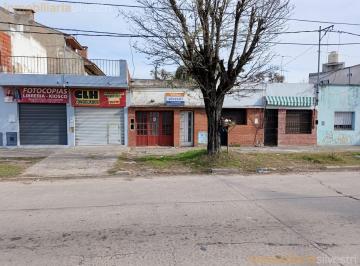 PH · 71m² · 4 Ambientes · 1 Cochera · 149 Entre 65 y 66 Los Hornos - PH con Dos Locales en Venta