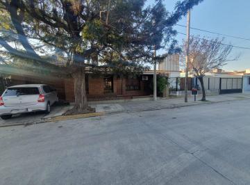 Casa · 199m² · 10 Ambientes · 1 Cochera · Venta Casa 4 Dor. Teodoro Fels 1 Cuadra Av Colon