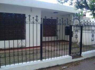 Casa · 218m² · 3 Ambientes · Casa en Venta Bo Alto Alberdi