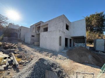 Casa · 110m² · 4 Ambientes · 1 Cochera · Duplex Venta Arguello 3 Dorm. Entrega Enero 2026