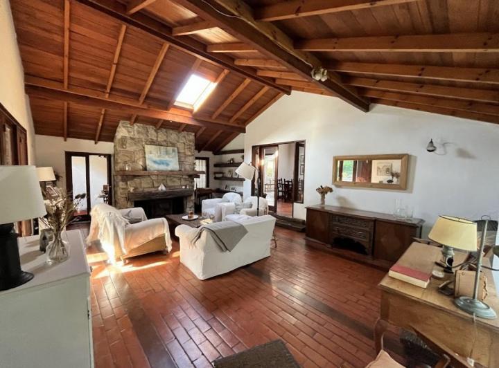 Casa · 267m² · 4 Ambientes · 1 Cochera