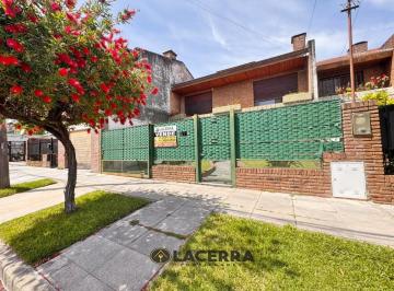 Casa · 230m² · 4 Ambientes · 3 Cocheras · Casa en 4 Ambientes Mas Departamento 2 Amb en Boulogne