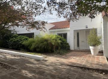 Casa · 270m² · 3 Ambientes · 3 Cocheras · ¡Venta! Moderna Casa en Urca - Toda en un Planta ¡Con Escritura!