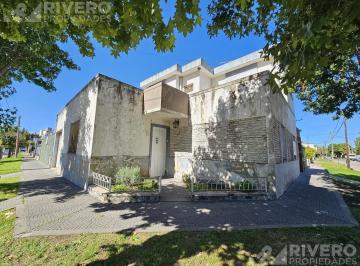 Casa · 180m² · 5 Ambientes · 1 Cochera · Casa en Venta Castelar Norte - Ideal Familia Amplia