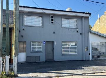 PH · 90m² · 4 Ambientes · Casa en Venta en Marco Avellaneda 771, Remedios de Escalada en Estado Impecable