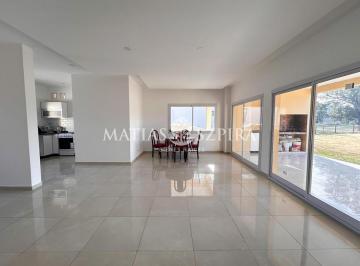 Casa · 151m² · 4 Ambientes · 1 Cochera · Casa en Venta en El Nacional Club de Campo