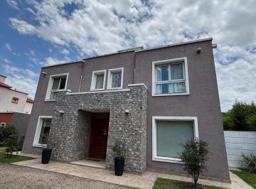 Casa 600m² Venta San Isidro · Casa 3 Dorm. en Venta San Isidro Country Villa Allende