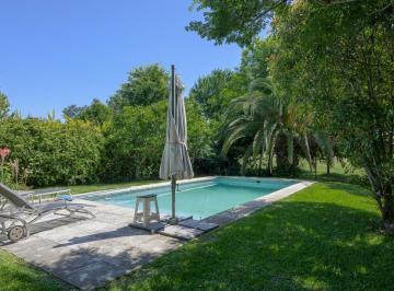Casa · 200m² · 5 Ambientes · 1 Cochera · Venta Casa 4 Ambientes - Barrio San Isidro Labrador