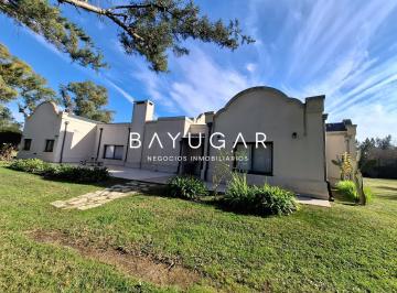 Casa · 353m² · 7 Ambientes · 7 Cocheras · Venta - Barrio Chacras de La Cruz - Exaltación de La Cruz